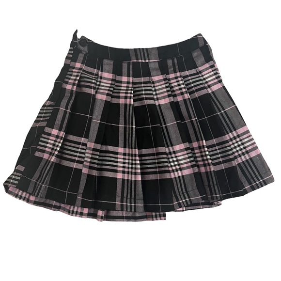 Forever 21 Dresses & Skirts - Black and pink plaid skirt
